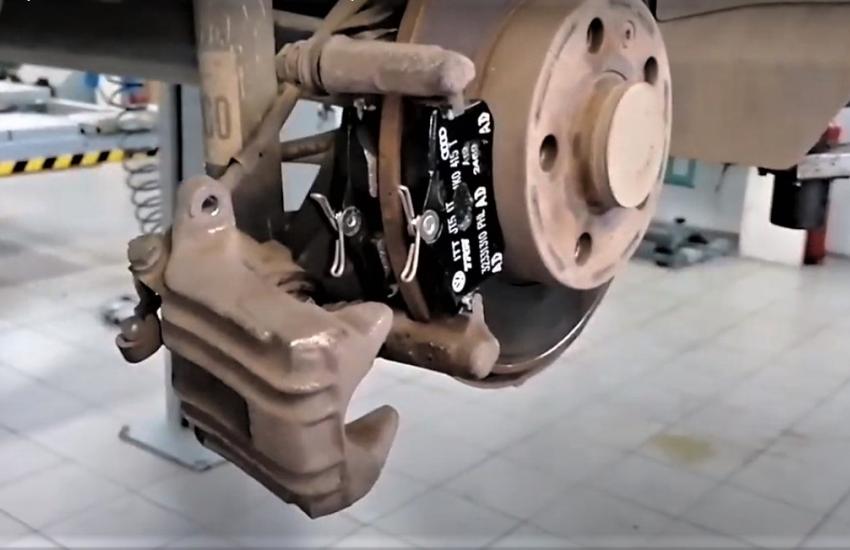 Замена задних тормозных колодок Шкода Рапид в Москве - сеть надежных ...